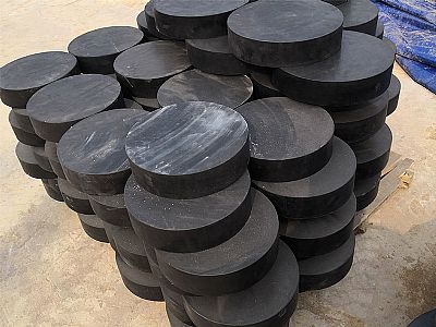 海南板式橡胶支座由若干层橡胶片与薄钢板经加压硫化
